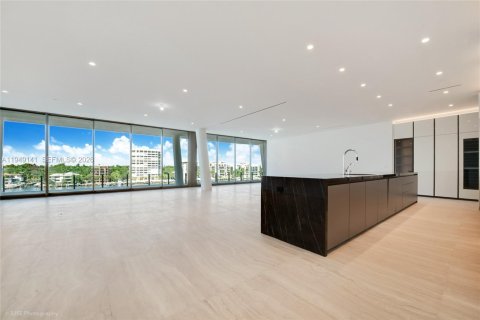 Condo in Miami, Florida, 4 bedrooms  № 2153015 - photo 10