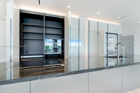 Condo in Miami, Florida, 4 bedrooms  № 2153015 - photo 13