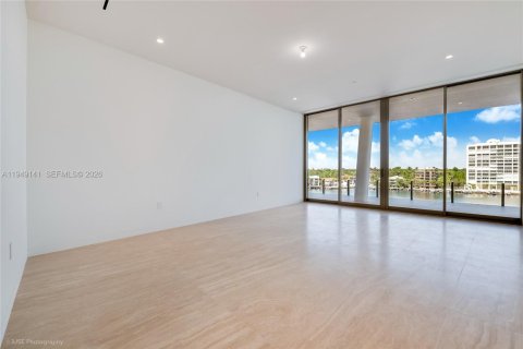 Condo in Miami, Florida, 4 bedrooms  № 2153015 - photo 16