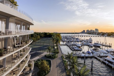 Condo in Miami, Florida, 4 bedrooms  № 2153015 - photo 2
