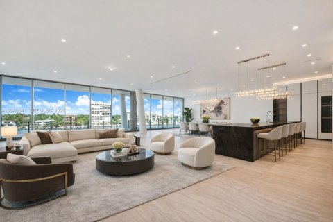 Condo in Miami, Florida, 4 bedrooms  № 2153015 - photo 7