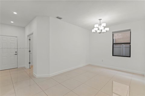 House in Hialeah, Florida 4 bedrooms, 228.73 sq.m. № 1763053 - photo 28