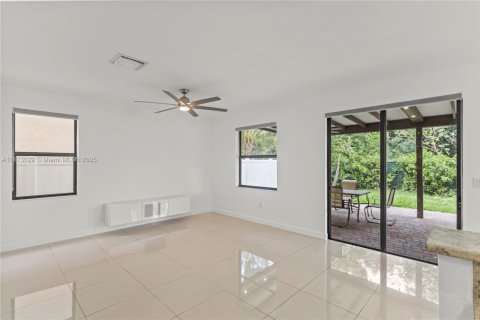 House in Hialeah, Florida 4 bedrooms, 228.73 sq.m. № 1763053 - photo 29