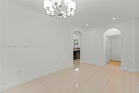 House in Hialeah, Florida 4 bedrooms, 228.73 sq.m. № 1763053 - photo 30