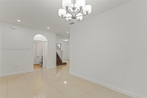House in Hialeah, Florida 4 bedrooms, 228.73 sq.m. № 1763053 - photo 27