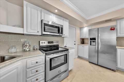 Condo in Hollywood, Florida, 2 bedrooms  № 1749759 - photo 6