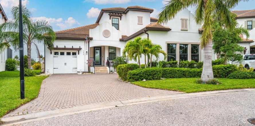 House in Ruskin, Florida 3 bedrooms, 260.78 sq.m. № 1815846