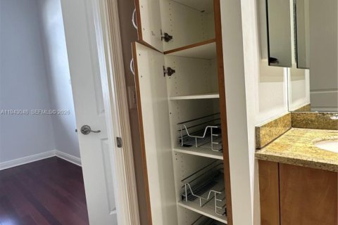 Copropriété à vendre à Sunrise, Floride: 2 chambres, 109.07 m2 № 1999533 - photo 12