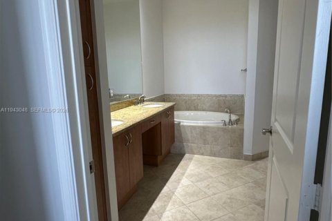 Copropriété à vendre à Sunrise, Floride: 2 chambres, 109.07 m2 № 1999533 - photo 11