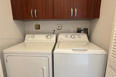 Copropriété à vendre à Sunrise, Floride: 2 chambres, 109.07 m2 № 1999533 - photo 19