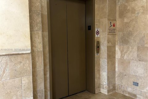 Copropriété à vendre à Sunrise, Floride: 2 chambres, 109.07 m2 № 1999533 - photo 23