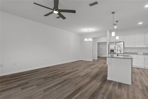 Commercial property in Punta Gorda, Florida 6 bedrooms, 193.98 sq.m. № 2098048 - photo 5