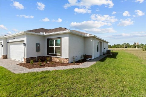 Commercial property in Punta Gorda, Florida 6 bedrooms, 193.98 sq.m. № 2098048 - photo 2