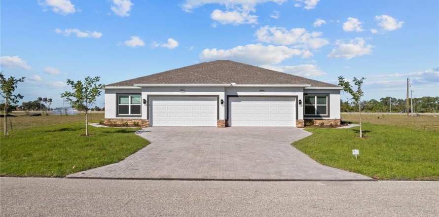 Commercial property in Punta Gorda, Florida 6 bedrooms, 193.98 sq.m. № 2098048