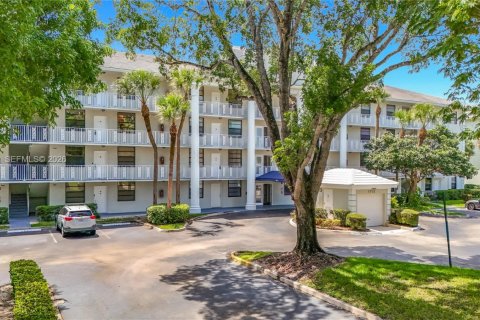 Copropriété à vendre à Davie, Floride: 2 chambres, 128.67 m2 № 2281858 - photo 9