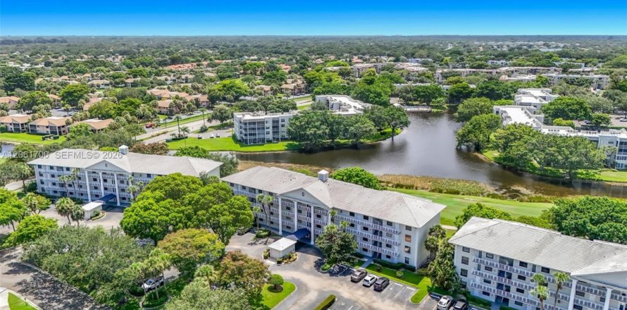 Condo à Davie, Floride, 2 chambres  № 2281858