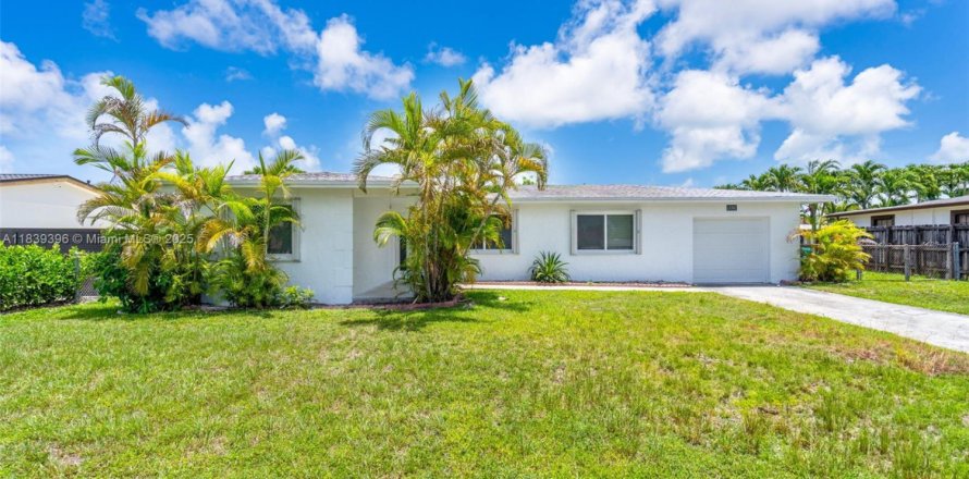 Villa ou maison à Miami, Floride 4 chambres, 126.07 m2 № 1827504
