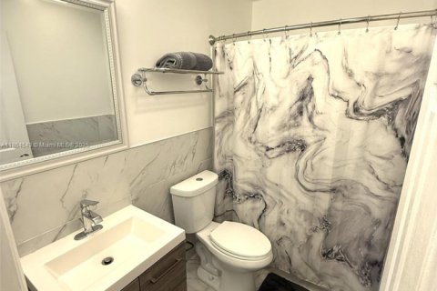 House in Deerfield Beach, Florida 4 bedrooms, 167.6 sq.m. № 1892632 - photo 9