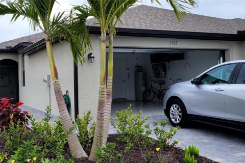 House in Port Charlotte, Florida 2 bedrooms, 145.3 sq.m. № 2214471