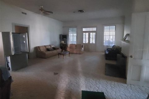 House in DeLand, Florida 3 bedrooms, 250.84 sq.m. № 2121979 - photo 13