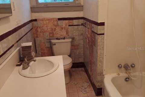 House in DeLand, Florida 3 bedrooms, 250.84 sq.m. № 2121979 - photo 30