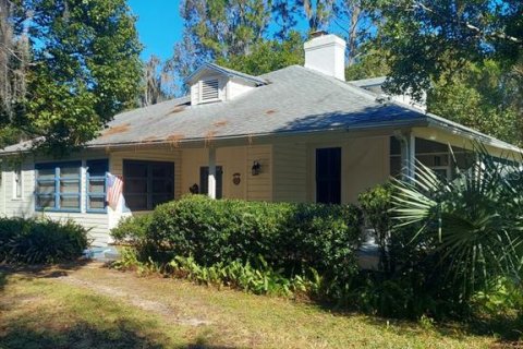 House in DeLand, Florida 3 bedrooms, 250.84 sq.m. № 2121979 - photo 2