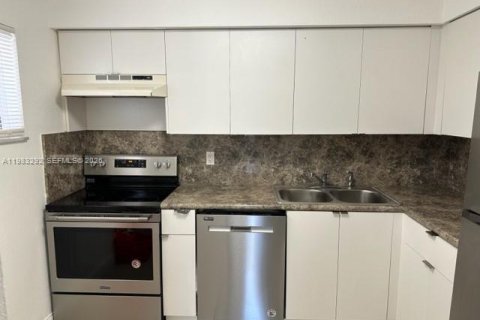 Condominio en alquiler en Sunrise, Florida, 2 dormitorios, 87.7 m2 № 2049413 - foto 4