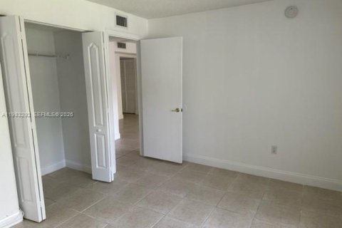 Condominio en alquiler en Sunrise, Florida, 2 dormitorios, 87.7 m2 № 2049413 - foto 8