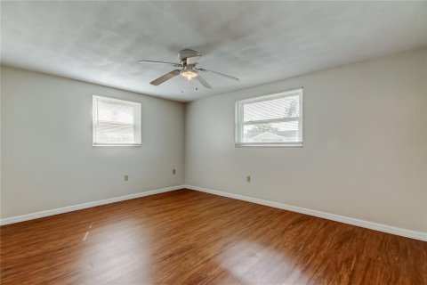 House in Port Richey, Florida 2 bedrooms, 98.1 sq.m. № 1913419 - photo 25