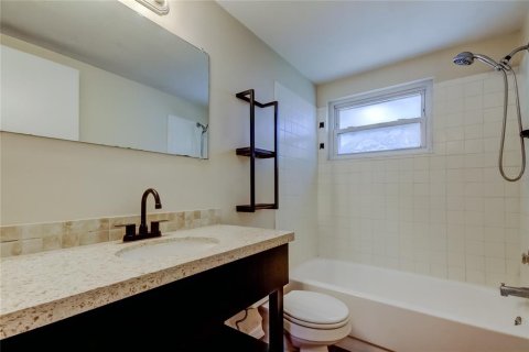 House in Port Richey, Florida 2 bedrooms, 98.1 sq.m. № 1913419 - photo 19