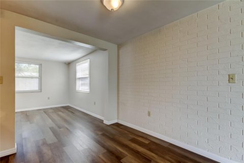 House in Port Richey, Florida 2 bedrooms, 98.1 sq.m. № 1913419 - photo 7