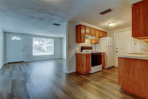 House in Port Richey, Florida 2 bedrooms, 98.1 sq.m. № 1913419 - photo 8