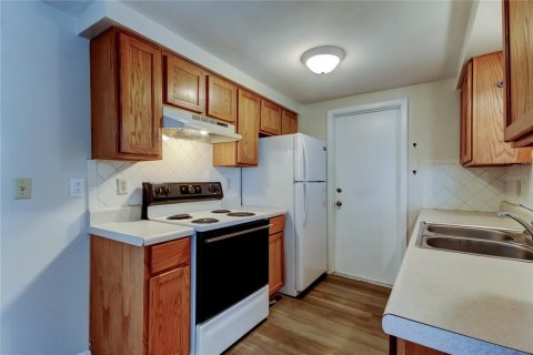 House in Port Richey, Florida 2 bedrooms, 98.1 sq.m. № 1913419 - photo 9