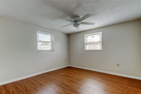 House in Port Richey, Florida 2 bedrooms, 98.1 sq.m. № 1913419 - photo 21