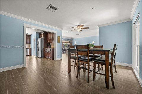 Casa en venta en Cape Coral, Florida, 3 dormitorios, 127 m2 № 1920604 - foto 12