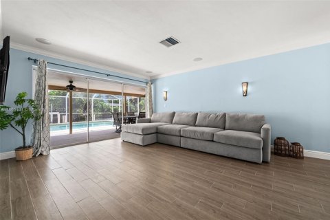 Casa en venta en Cape Coral, Florida, 3 dormitorios, 127 m2 № 1920604 - foto 15