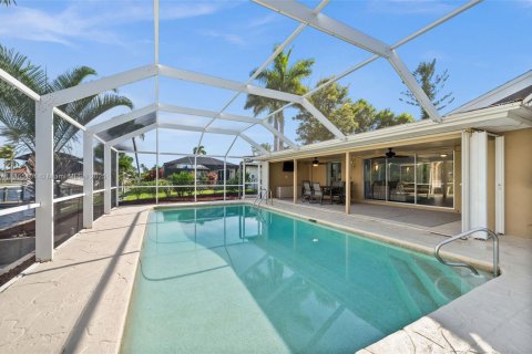 Casa en venta en Cape Coral, Florida, 3 dormitorios, 127 m2 № 1920604 - foto 2