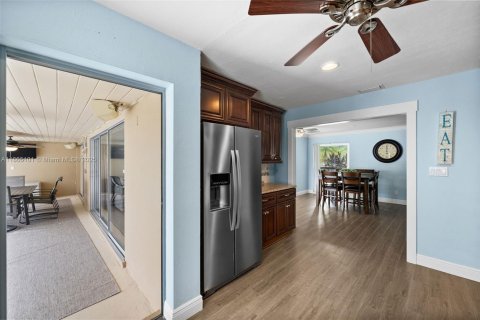 Casa en venta en Cape Coral, Florida, 3 dormitorios, 127 m2 № 1920604 - foto 11