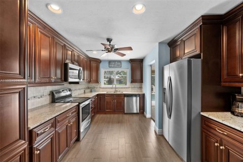 Casa en venta en Cape Coral, Florida, 3 dormitorios, 127 m2 № 1920604 - foto 10
