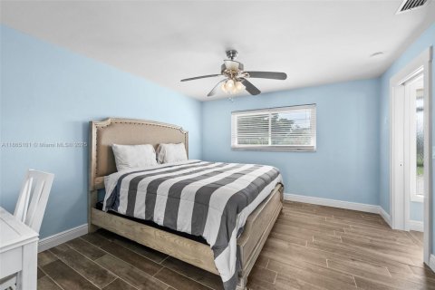 Casa en venta en Cape Coral, Florida, 3 dormitorios, 127 m2 № 1920604 - foto 18