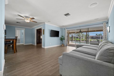 Casa en venta en Cape Coral, Florida, 3 dormitorios, 127 m2 № 1920604 - foto 16