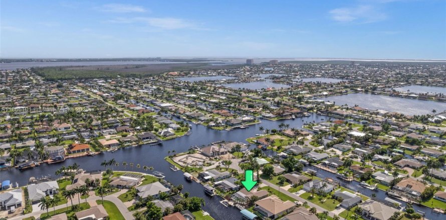 Villa ou maison à Cape Coral, Floride 3 chambres, 127 m2 № 1920604