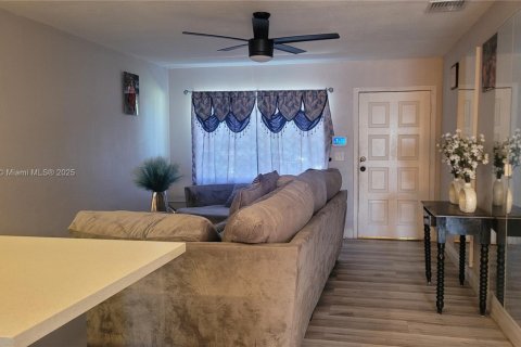 Casa en venta en Lauderhill, Florida, 4 dormitorios, 162.67 m2 № 1729118 - foto 7
