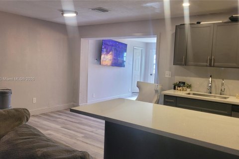 Casa en venta en Lauderhill, Florida, 4 dormitorios, 162.67 m2 № 1729118 - foto 10
