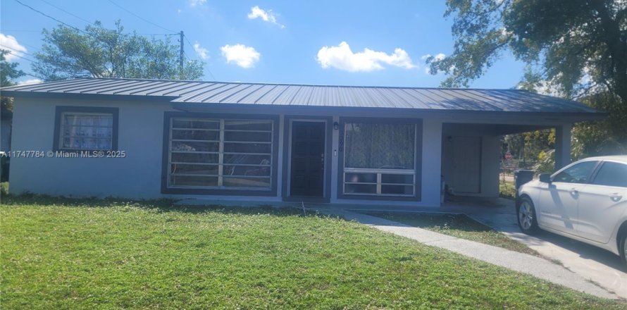 Casa en Lauderhill, Florida 4 dormitorios, 162.67 m2 № 1729118