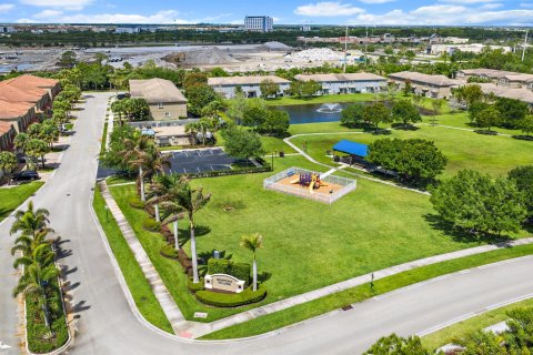 Townhouse in Port St. Lucie, Florida 3 bedrooms, 197.23 sq.m. № 2087397 - photo 25