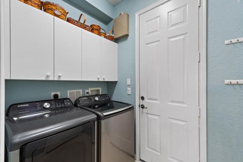 Townhouse in Port St. Lucie, Florida 3 bedrooms, 197.23 sq.m. № 2087397 - photo 19