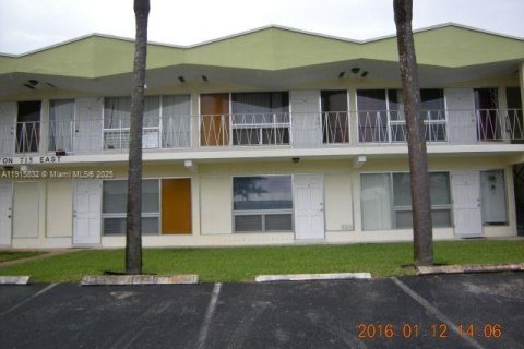 Купить кондоминиум в Уилтон-Мэнорс, Флорида 1 спальня, 52.77м2, № 1973739 - фото 1