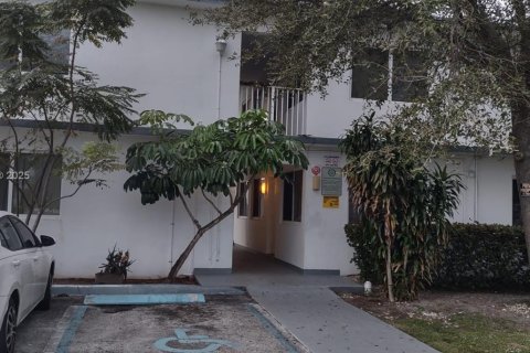 Condominio en alquiler en Fort Lauderdale, Florida, 1 dormitorio, 46.45 m2 № 1861455 - foto 10