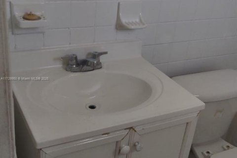 Condominio en alquiler en Fort Lauderdale, Florida, 1 dormitorio, 46.45 m2 № 1861455 - foto 12